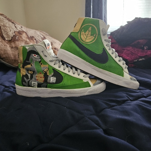 Hand painted Used Nike Blazer shoes size 7.5 Womens Green power ranger custom - Picture 8 of 8